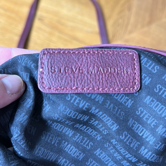 STEVE MADDEN Grommeted Crossbody - Picture 11 of 17